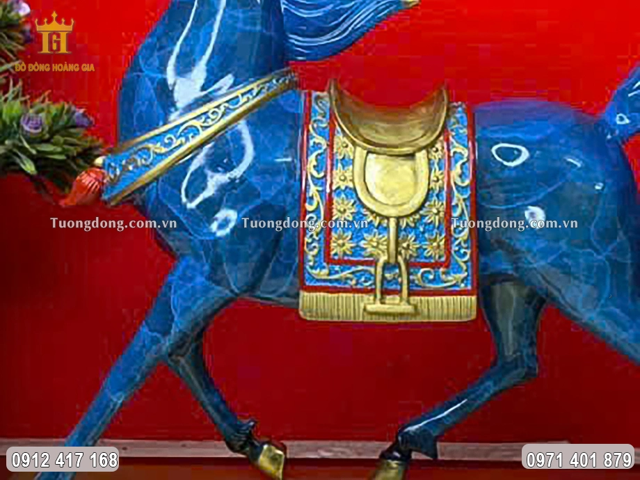 Từng họa tiết hoa văn trên bức tượng ngựa được chăm chút tỉ mỉ